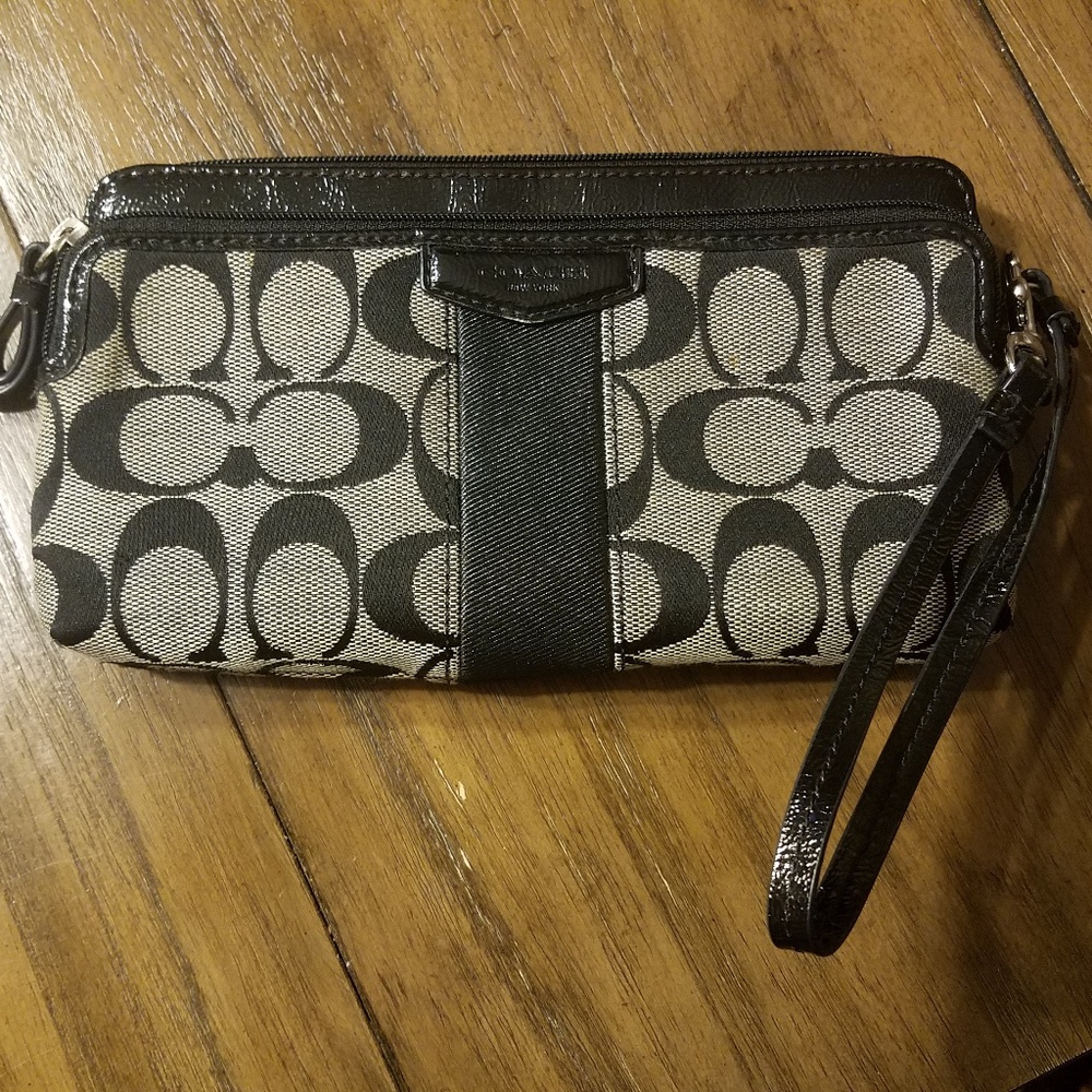 Coach AUTHENTIC Wristlet Wallet